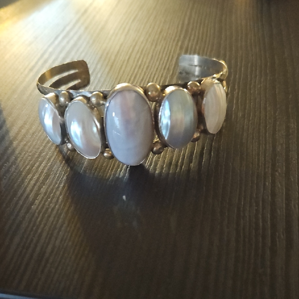 Elegant Silver and Mother Of Pearl Bracelet